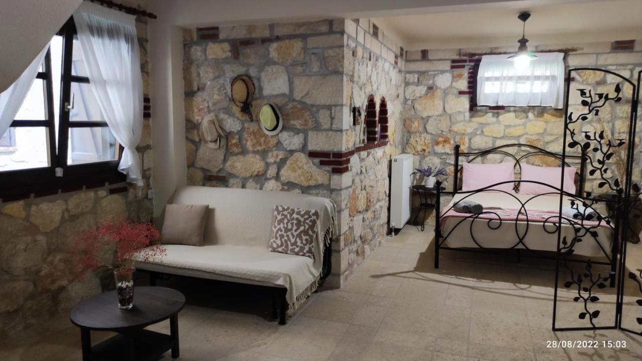 Artemis Stone House Holiday home *