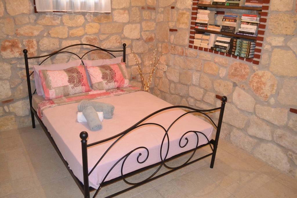 Artemis Stone House Holiday home